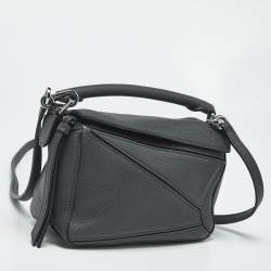 مملوكة مسبقًا حقيبة كتف لويفي بازيل صغيرة جلد أسود