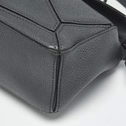 مملوكة مسبقًا حقيبة كتف لويفي بازيل صغيرة جلد أسود