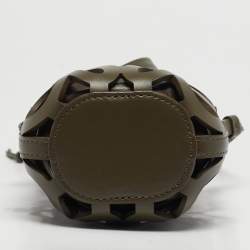 Pre Owned حقيبة دلو لويفي جلد أخضر زيتوني أبجرام قص⬚