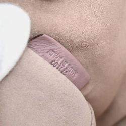 Pre Owned حقيبة لويفي أمازونا 36 جلد أبيض مزهر بالكرز