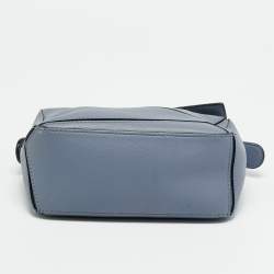 Pre Owned حقيبة لويفي صغيرة زرقاء من الجلد بتصميم كروس بودي