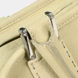 Pre Owned حقيبة لويفي جلد أبيض عاجي