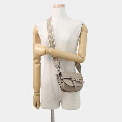 مملوكة مسبقًا حقيبة كتف لويفي غيت ديوال مصنوعة من الجلد البيج بحجم صغير