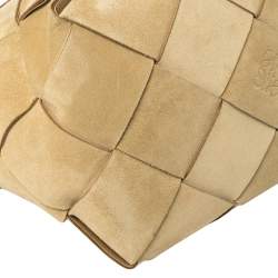 مملوكة مسبقًا حقيبة يد لويفي باسكت جلد وسويدي مغزول بيج