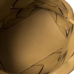 مملوكة مسبقًا حقيبة يد لويفي باسكت جلد وسويدي مغزول بيج