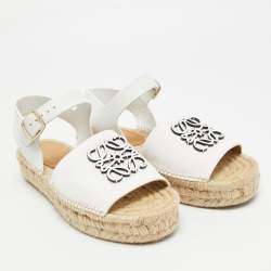 مملوكة مسبقًا Loewe Anagram Size 38 White Canvas and Leather Espadrille Ankle Strap Sandals