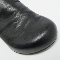 Pre Owned موديلات لويفي جلد أسود بكعب خلفي مقاس 40