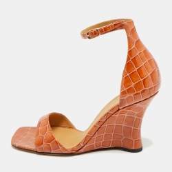 مملوكة مسبقًا Loewe Size 37 Brown Croc Embossed Patent Leather Wedge Sandals