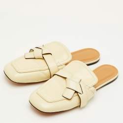 Pre Owned موديلات لويفي جلد كريمي بلاغات مسطحة مقاس 39