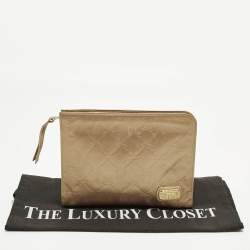 مملوكة مسبقًا Longchamp Beige Logo Quilted Leather Clutch