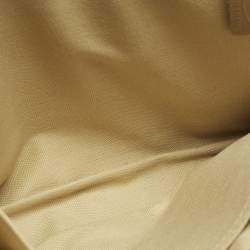 مملوكة مسبقًا Longchamp Beige Logo Quilted Leather Clutch