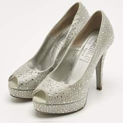 مملوكة مسبقًا Loriblu Silver Satin Crystal Embellish Peep Toe Pumps Size 35