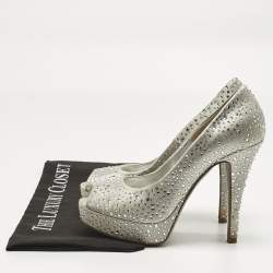 مملوكة مسبقًا Loriblu Silver Satin Crystal Embellish Peep Toe Pumps Size 35