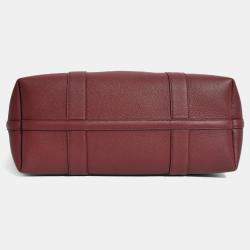 مملوكة مسبقًا حقيبة لورو بيانا جلد محبب بورغندي "غيير شوبير" بحجم كبير مع حقيبة صغيرة