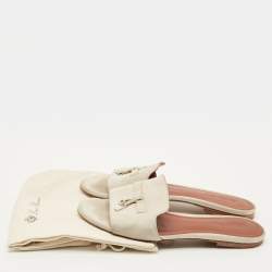 مملوكة مسبقًا صندل مسطح رمادي سويدي مزين دلايات لورو بيانا مقاس 40