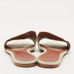 مملوكة مسبقًا صندل مسطح رمادي سويدي مزين دلايات لورو بيانا مقاس 40