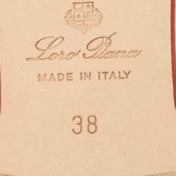 مملوكة مسبقًا صندل فلات سويدي أزرق لورو بيانا مزين دلايات مقاس 38