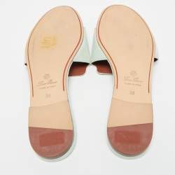 مملوكة مسبقًا صندل فلات سويدي أزرق لورو بيانا مزين دلايات مقاس 38