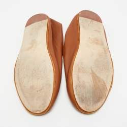 مملوكة مسبقًا حذاء لوفرز لورو بيانا من الجلد البني مقاس 40