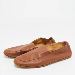 مملوكة مسبقًا حذاء لوفرز لورو بيانا من الجلد البني مقاس 40