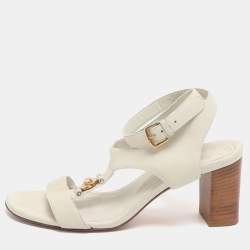 مملوكة مسبقًا Loro Piana Size 37 Ivory Leather Ankle Strap Sandals