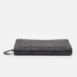 Louis Vuitton Noir Monogram Mahina Leather Zippy Wallet