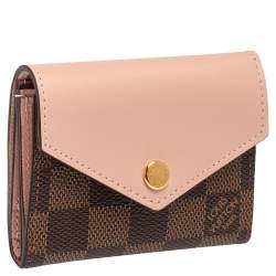 مملوكة مسبقًا Louis Vuitton Rose Ballerine Leather and Damier Ebene Canvas Zoe Wallet