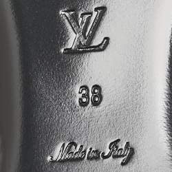 مملوكة مسبقًا Louis Vuitton Black Monogram Embossed Leather Revival Flat Slides Size 38
