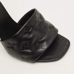 مملوكة مسبقًا صندل سلايد لوي فيتون إحياء جلد بنقشة مونوجرام ذهبي مقاس 39.5