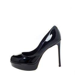 مملوكة مسبقًا حذاء كعب عالي لوي فيتون بمقدمة مفتوحة ومزين بشعار الماركة أل ڨي و بنعل سميك جلد لامع أسود مقاس 37.5