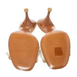 مملوكة مسبقًا Louis Vuitton Vintage White Leather Buckle Detail Open Toe Sandals Size 38.5