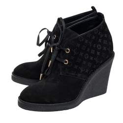 مملوكة مسبقًا Louis Vuitton Black Monogram Suede Wedge Ankle Boots Size 36.5
