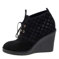 مملوكة مسبقًا Louis Vuitton Black Monogram Suede Wedge Ankle Boots Size 36.5