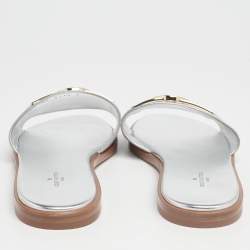 مملوكة مسبقًا صندل فلات لوي فيتون لوك إت جلد فضي مقاس 38.5