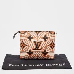 Pre Owned Louis Vuitton Cream/Caramel Monogram Giant Crafty Canvas Toiletry Pouch 26