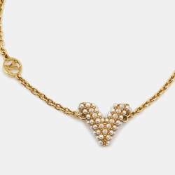 مملوكة مسبقًا Louis Vuitton Essential V  Faux Pearls Gold Tone Bracelet
