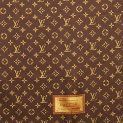 مملوكة مسبقًا وشاح لويس فويتون بني حريري مربع مونوغرامي