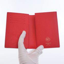 مملوكة مسبقًا Louis Vuitton Brown Monogram Christmas Passport Cover