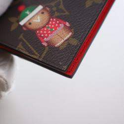 مملوكة مسبقًا Louis Vuitton Brown Monogram Christmas Passport Cover