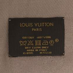 مملوكة مسبقًا Louis Vuitton Beige Silk and Wool Logomania Shine Scarf