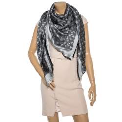 مملوكة مسبقًا Louis Vuitton Black Monogram Silk & Wool Denim Shawl