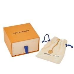 مملوكة مسبقًا قلادة لوي فيتون دلاية لون ذهي بلس فندوم