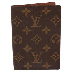 مملوكة مسبقًا Louis Vuitton Monogram Canvas Passport Cover