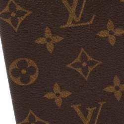 مملوكة مسبقًا Louis Vuitton Monogram Canvas Passport Cover