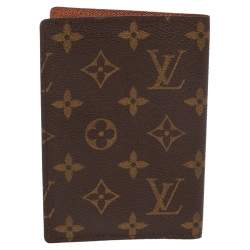 مملوكة مسبقًا Louis Vuitton Monogram Canvas Passport Cover