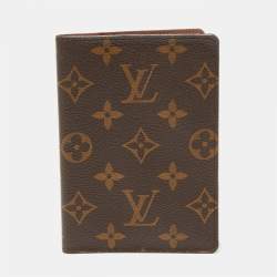 مملوكة مسبقًا Louis Vuitton Monogram Canvas Passport Cover