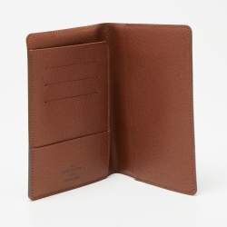 مملوكة مسبقًا Louis Vuitton Monogram Canvas Passport Cover