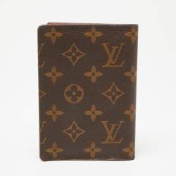 مملوكة مسبقًا Louis Vuitton Monogram Canvas Passport Cover