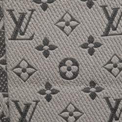 مملوكة مسبقًا Louis Vuitton Grey Verone Wool Silk Logomania Scarf
