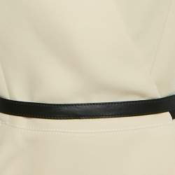 مملوكة مسبقًا توب لوي فيتون قشدي من الكريب بحزام بلا أكمام مقاس متوسط